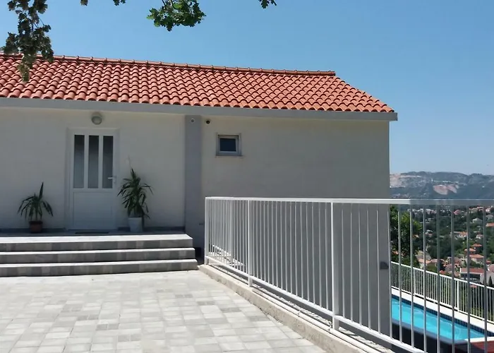 Villa Nika Mlini 아파트 *